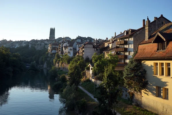 Eski şehir ve nehir Saane