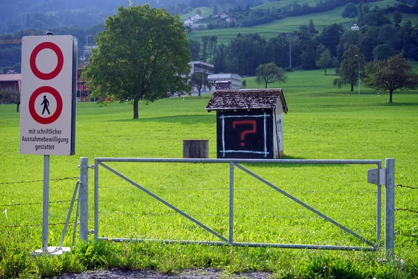 Znamení a plot — Stock fotografie