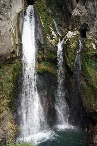 Felsen und Risletenschlucht Wasserfälle — Stockfoto