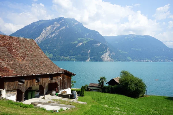 Bauernhaus und Luzerner See — Stockfoto