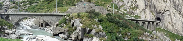 Andermatt teufelsbahnbrücken in der schweiz — Stockfoto