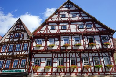 Marktplatz meydanında evleri