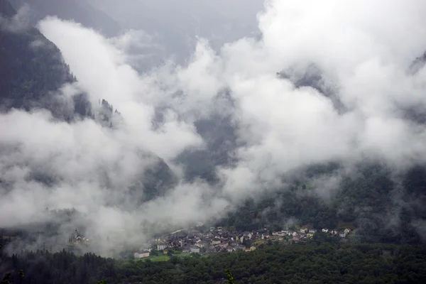 Vista dos Alpes Suíços após a chuva — Fotografia de Stock