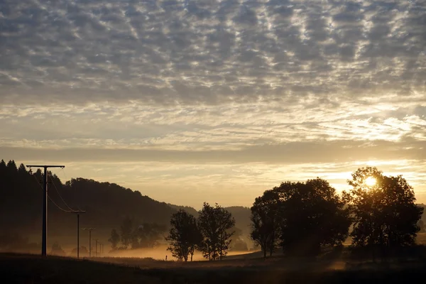 Lever de soleil sur le champ de la ferme — Photo