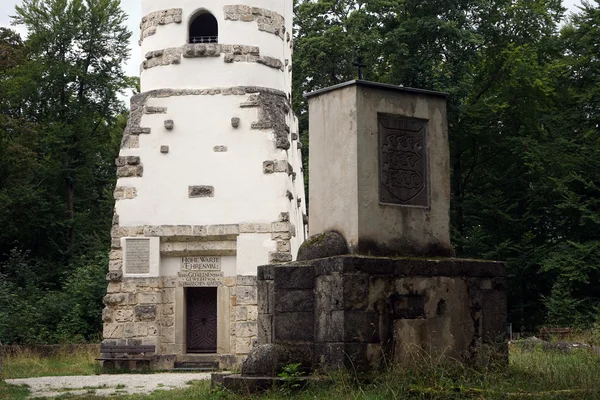 Monumento a Hohe Warte en el bosque — Foto de Stock