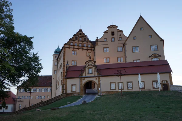 Schloss Kapfenburg na wzgórzu — Zdjęcie stockowe