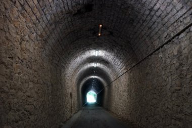 Lomg taş tünel Fransa