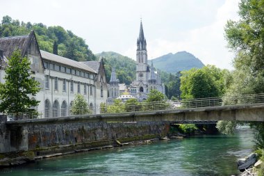 lourdes tespih Bazilikası
