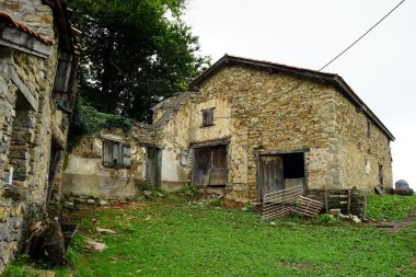 Taş çiftlik evleri kalıntıları