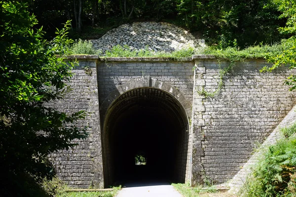 Wejście z tunelem o długości we Francji — Zdjęcie stockowe