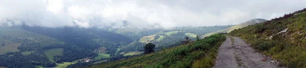 Pista e montanha — Fotografia de Stock