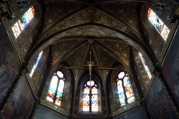 Kirchenfenster in der Kirche der Heiligen Maria Madeleine — Stockfoto