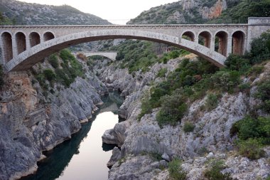 Şeytan'ın Köprüsü yakınındaki Aniane, Fransa