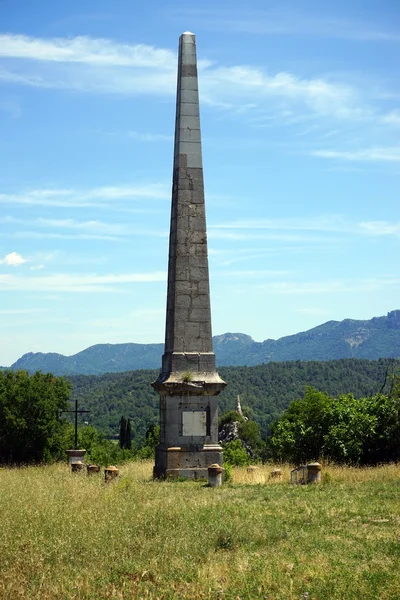 Obelisk on the hill near Tourves — Stock Photo, Image
