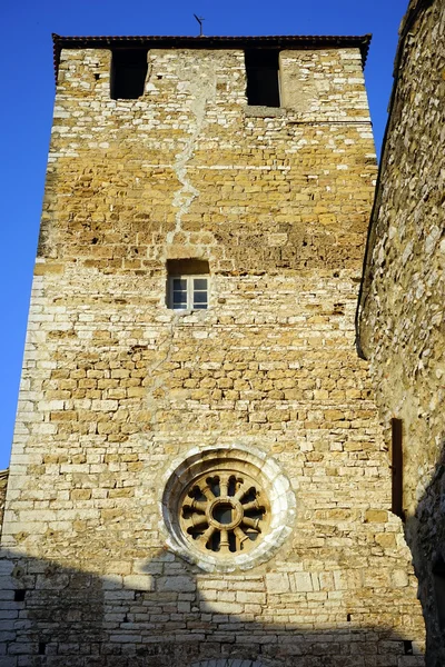 Torre de pedra velha em Aniane — Fotografia de Stock