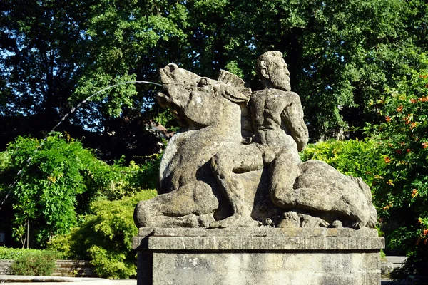 Sculptuur in Rose park — Stockfoto