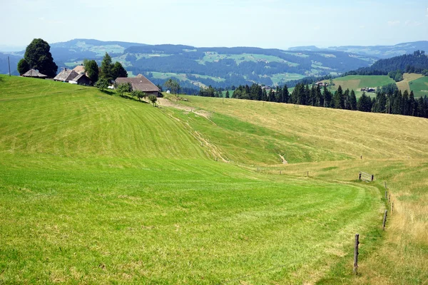 Dorp en valley — Stockfoto