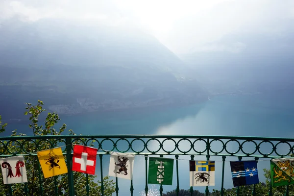 Kantonsflaggen und See — Stockfoto