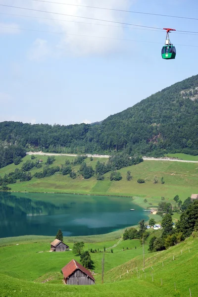 Seilbahn in den Bergen — Stockfoto