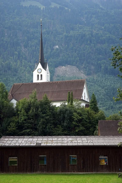 Kirche und Haus — Stockfoto