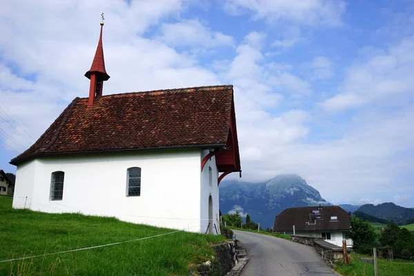 Kleine Kirche in stans — Stockfoto