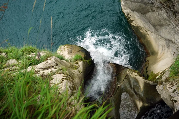 Risletenschlucht wasserfälle in der nähe des sees — Stockfoto