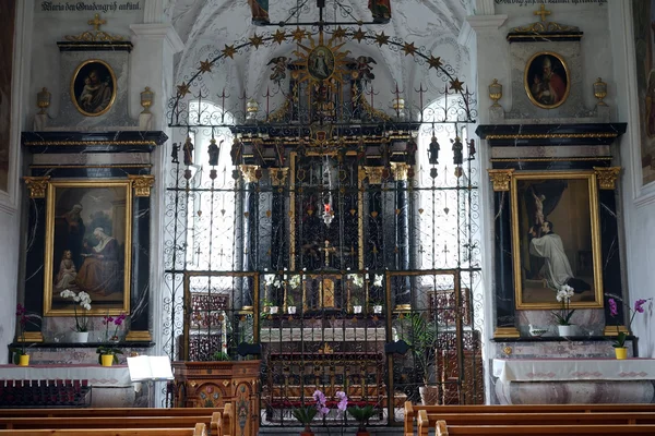 Dentro de iglesia parroquial —  Fotos de Stock