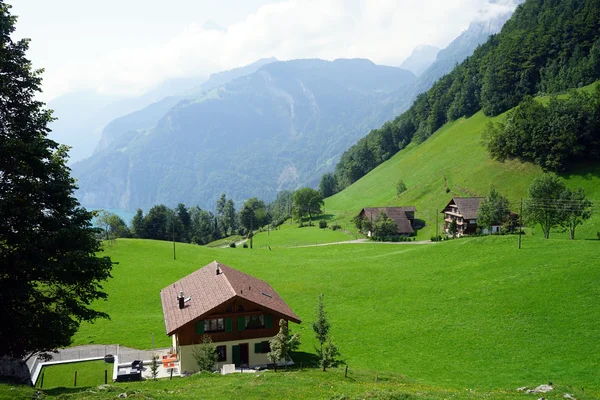 Farm houses in valley — Stock Photo, Image