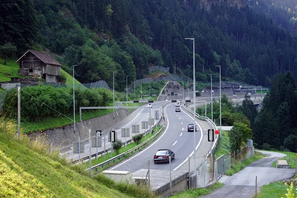 Motorvägen i gorge — Stockfoto