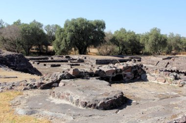 Meksika 'daki Teotihuacan Piramitleri, Meksika Havzası' ndaki arkeolojik alanın bir parçasıdır. Meksiko 'nun 48 km kuzeydoğusunda, Kolomb öncesi Amerika' da inşa edilmiş en büyük piramit yapılarından bazıları yer almaktadır..