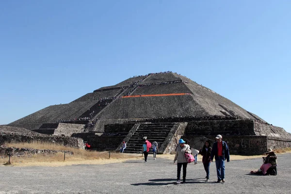 Επισκέπτομαι Teotihuacan Στο Μεξικό Είναι Ένα Μέρος Του Αρχαιολογικού Χώρου — Φωτογραφία Αρχείου