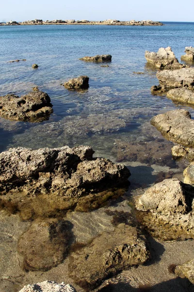 Vackra Medelhavet Och Havet Med Klippor Som Semesterkoncept — Stockfoto