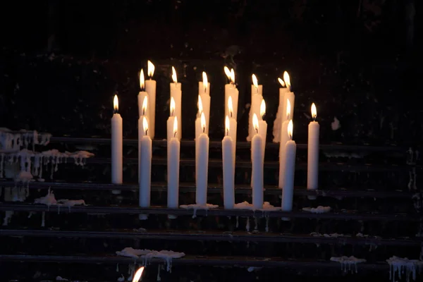 Oración Encendiendo Velas Como Símbolo Esperanza —  Fotos de Stock