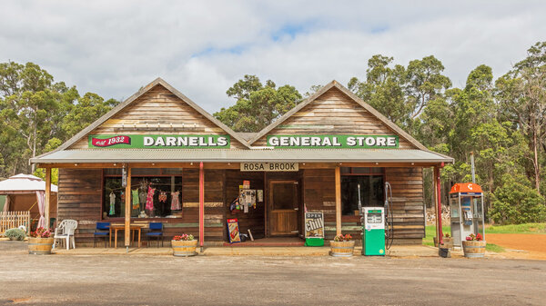 Сельский австралийский универсальный магазин
