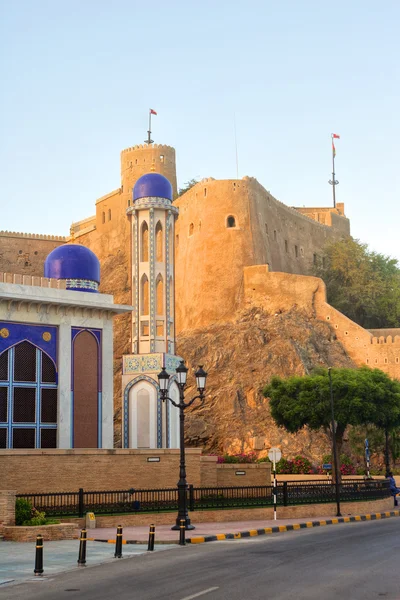 Masjid al khor Moschee und al mirani Festung — Stockfoto