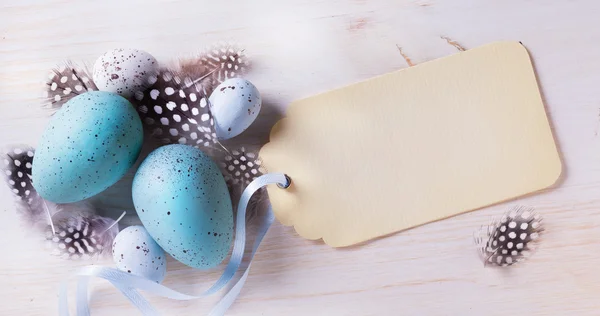 Arte ovos de Páscoa na mesa — Fotografia de Stock