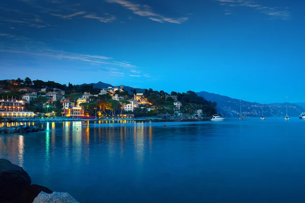 Un panorama de Santa Margarita al atardecer en la región de Liguria, Ita — Foto de Stock