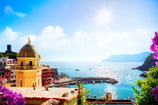 Arte Paisaje marino romántico en cinco tierras, Vernazza, Cinque Terre, Lig — Foto de Stock