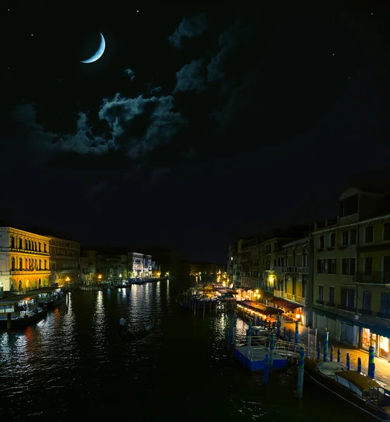 Venedik Grand Canal geceleri. Rialto Köprüsü - Venedik, görünümden ben — Stok fotoğraf
