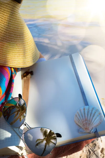 Art summer Beach. Beach scene with blank book — Stock Photo, Image