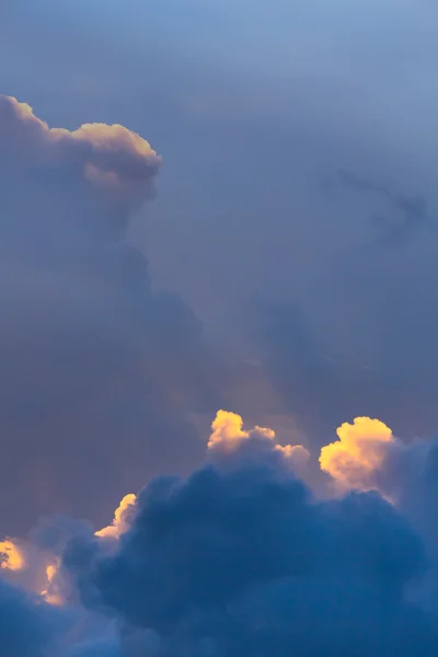 Abstrato dramático céu azul Fundo de luz — Fotografia de Stock
