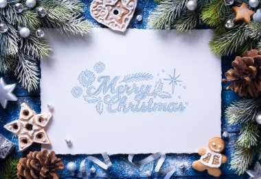 Gingerbread çerezleri ve şenlikli decora Noel arka plan