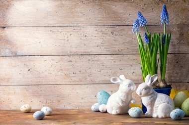 Sanat Paskalya tavşanı ve Paskalya yumurtaları