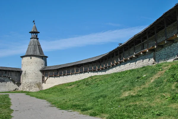 Věž Pskov Kreml v Rusku — Stock fotografie