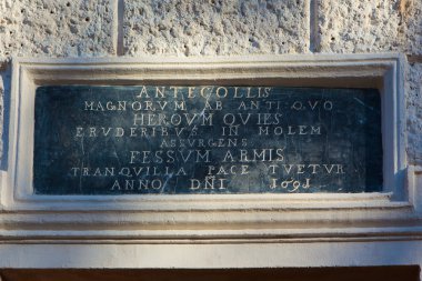 Vilnius sarayda Sapieha cephesinde Hatıra plak