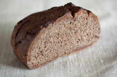 Taze pişmiş rustik, Maya çavdar somun ekmek yarısı