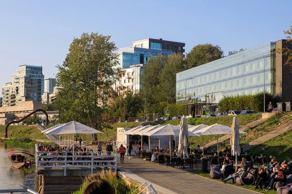 Vilnius Lithuania September 2020 Street Cafes Restaurants Full Tourists Embankment — Φωτογραφία Αρχείου