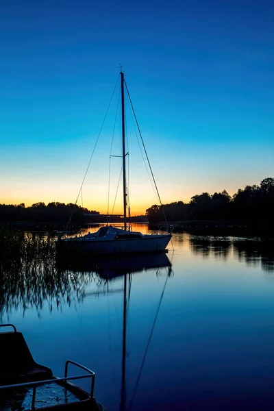 Sailboat Yacht Galve Lake Trakai Lithuania Sunset Sky Tranquil Scenery — Stock Photo, Image