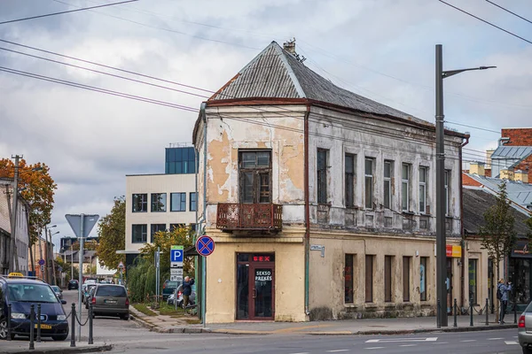 Kaunas Lituania Octubre 2019 Una Calle Ciudad Kaunas Con Edificio — Foto de Stock