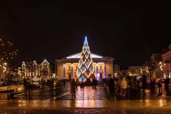 Vilna Lituania Diciembre 2020 Vista Nocturna Del Árbol Navidad Adornado —  Fotos de Stock